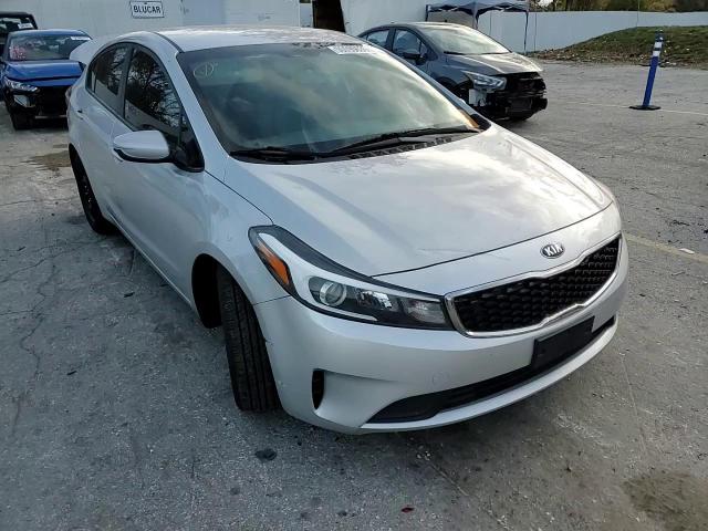 2018 Kia Forte Lx VIN: 3KPFK4A75JE235493 Lot: 90090635