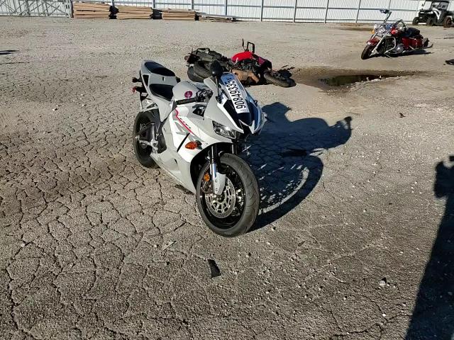 2026 Honda Cbr600 Rr VIN: JH2PC40H0TK300415 Lot: 90849335