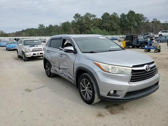 2016 Toyota Highlander Xle VIN: 5TDJKRFHXGS225758 Lot: 94150335