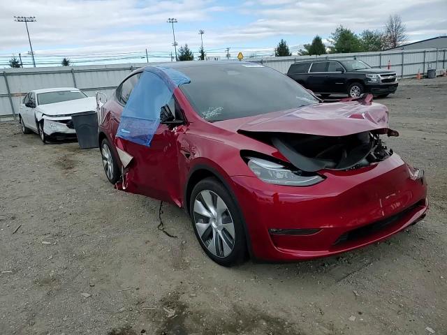 2024 Tesla Model Y VIN: 7SAYGDEE7RA272439 Lot: 92590975