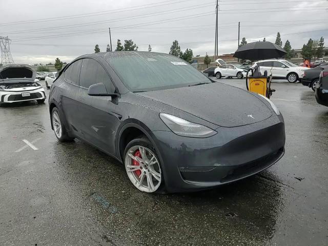 2024 Tesla Model Y VIN: 7SAYGDEE0RA225236 Lot: 92477125
