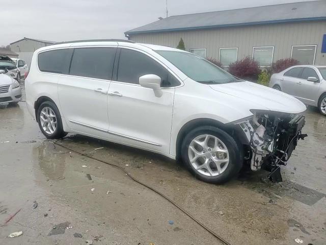 2017 Chrysler Pacifica Touring L VIN: 2C4RC1BG3HR823005 Lot: 93031835