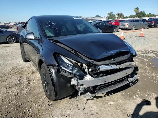 2024 Tesla Model Y VIN: 7SAYGDEE2RF064956 Lot: 94095425