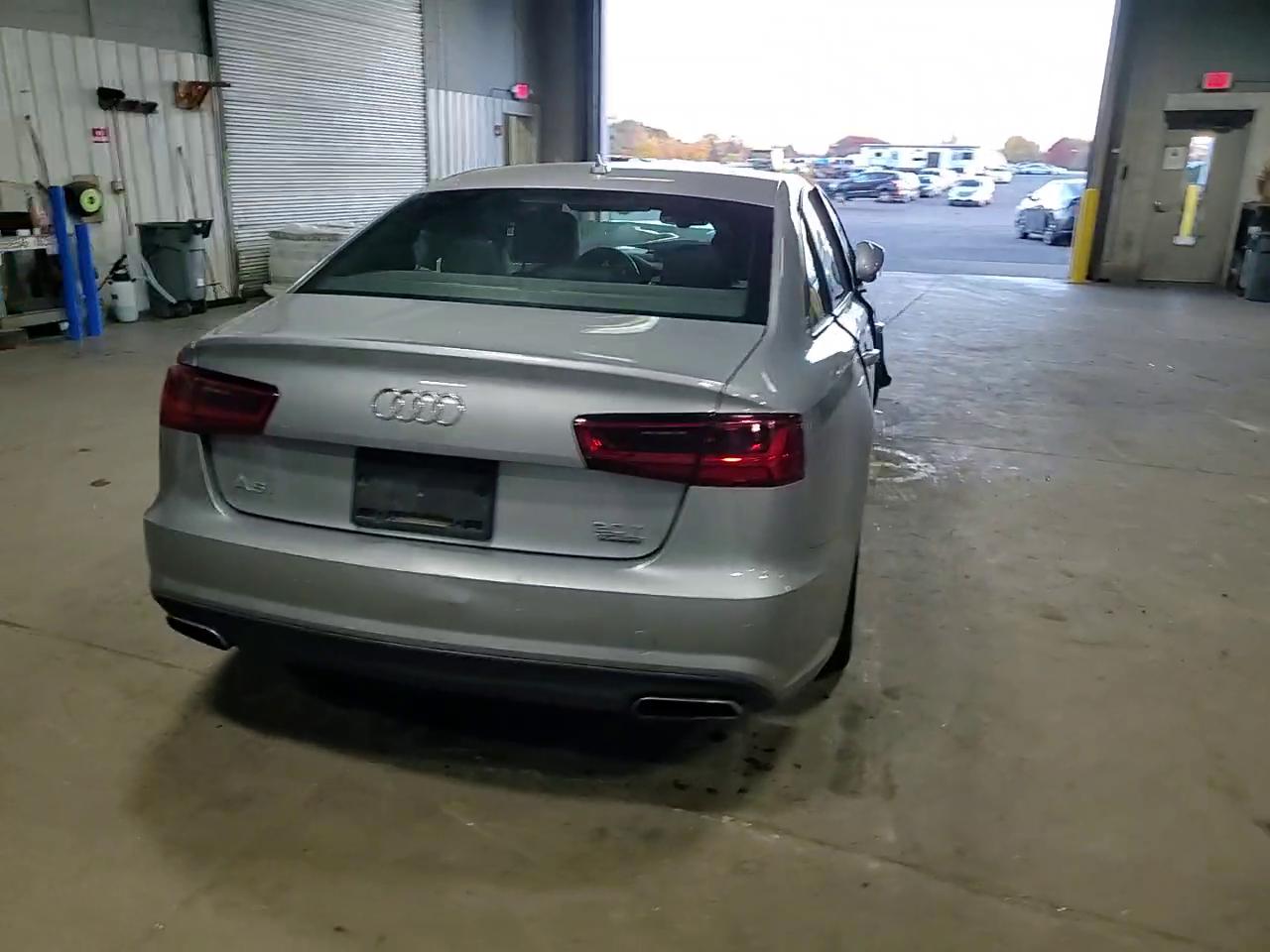 Фото: WAUH2AFC1HN067528