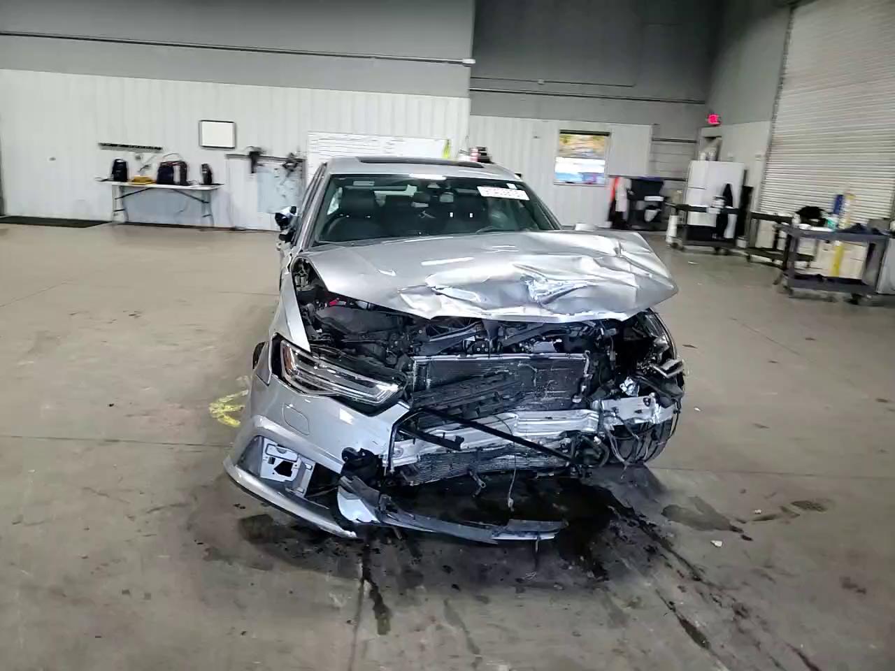 Фото: WAUH2AFC1HN067528