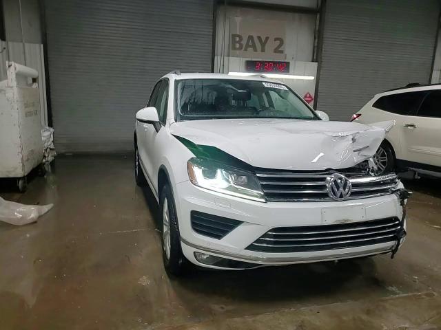 2017 Volkswagen Touareg Sport VIN: WVGEF7BP6HD006358 Lot: 93630005
