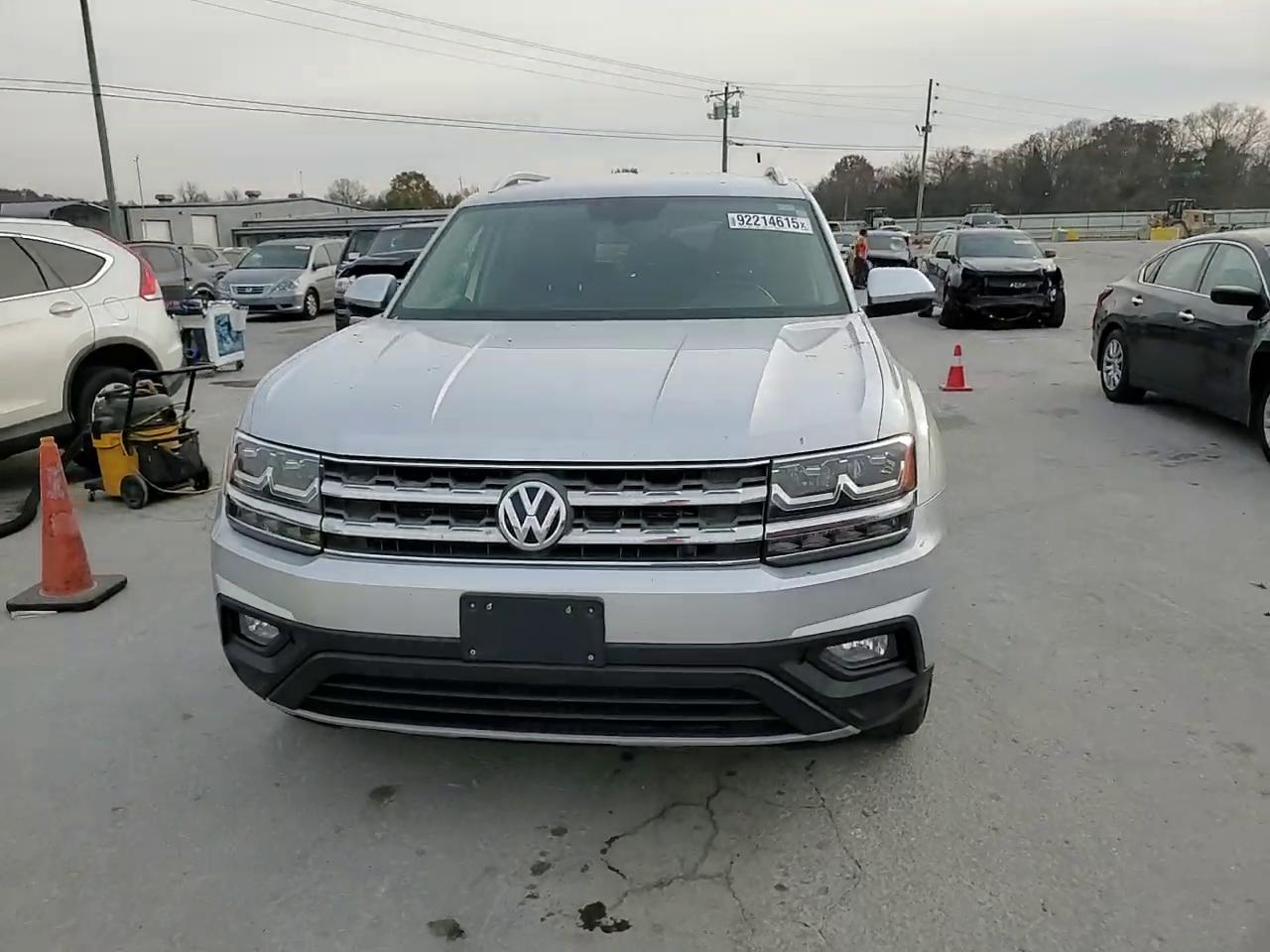 Фото: 1V2CR2CAXJC570329