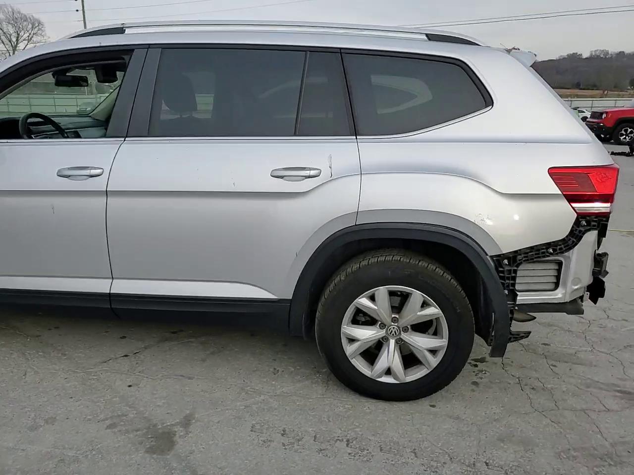 Фото: 1V2CR2CAXJC570329