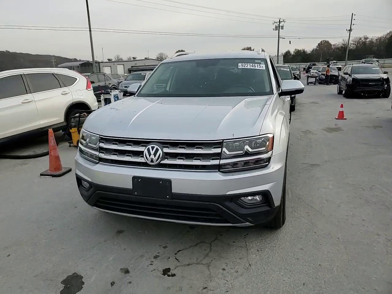 Фото: 1V2CR2CAXJC570329