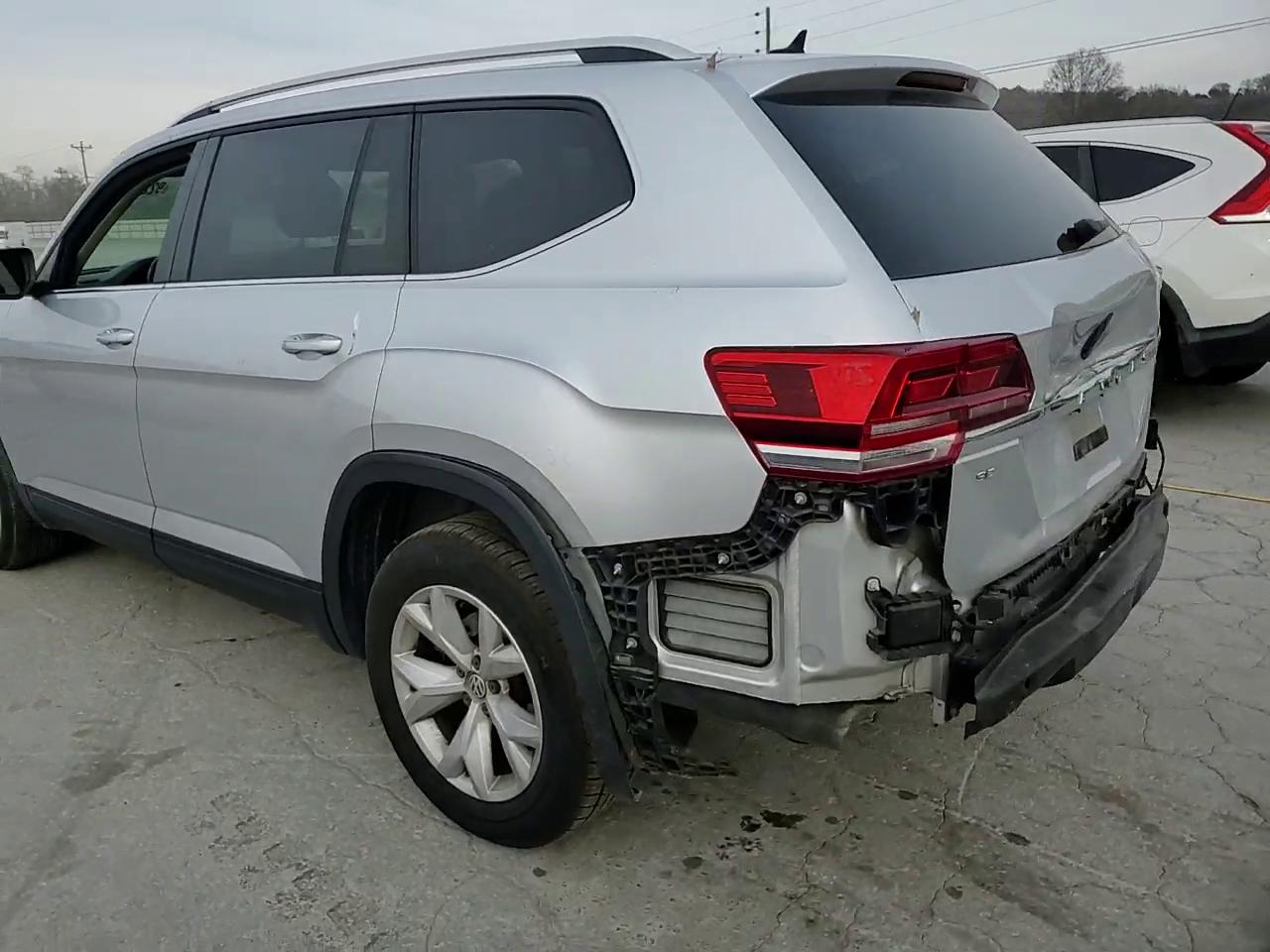 Фото: 1V2CR2CAXJC570329