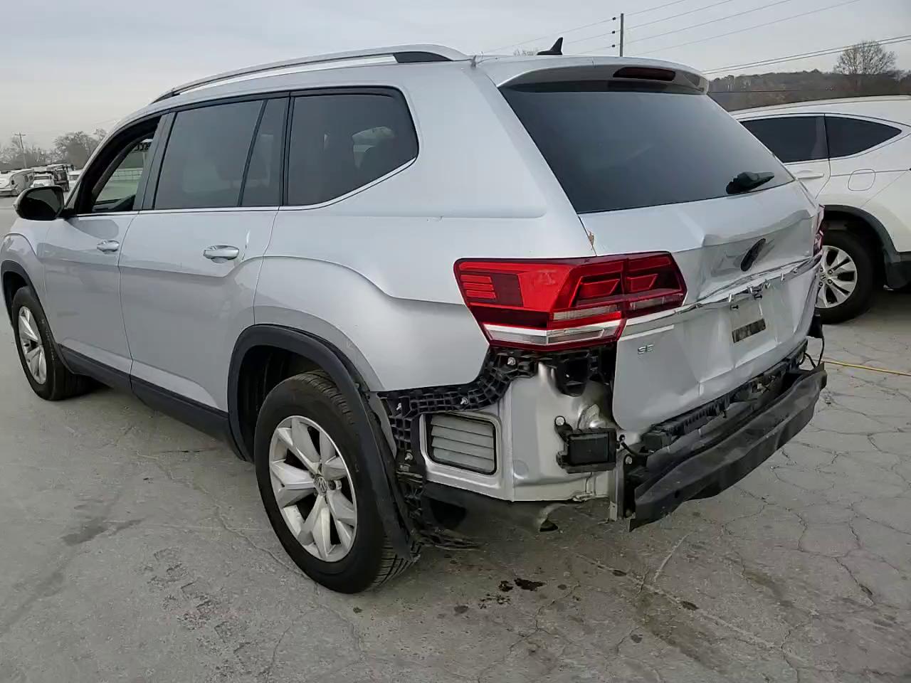 Фото: 1V2CR2CAXJC570329