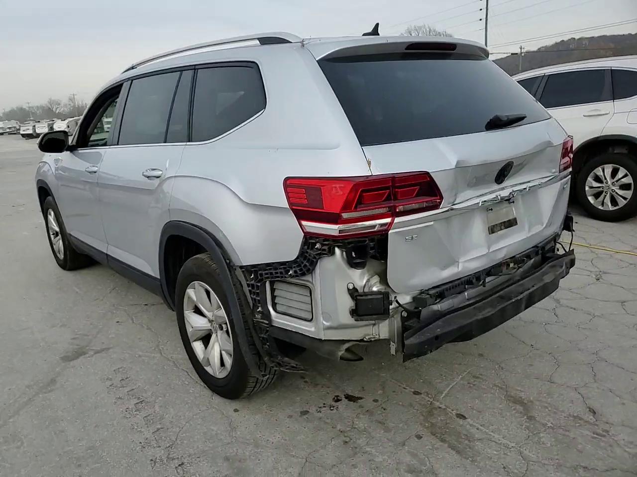 Фото: 1V2CR2CAXJC570329