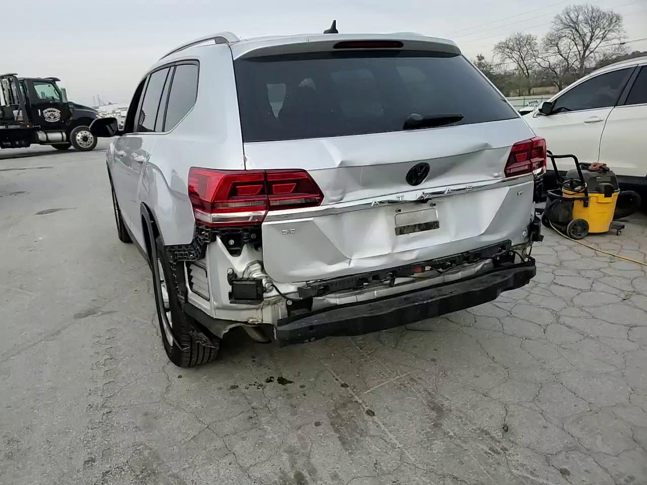 Фото: 1V2CR2CAXJC570329