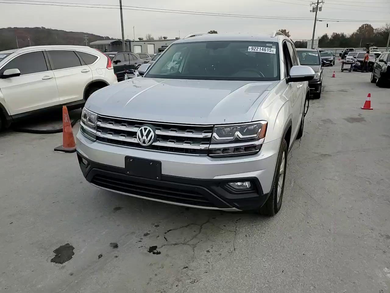 Фото: 1V2CR2CAXJC570329