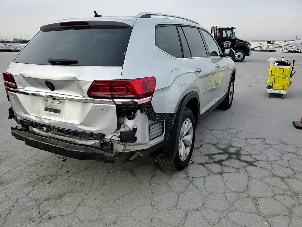 Фото: 1V2CR2CAXJC570329