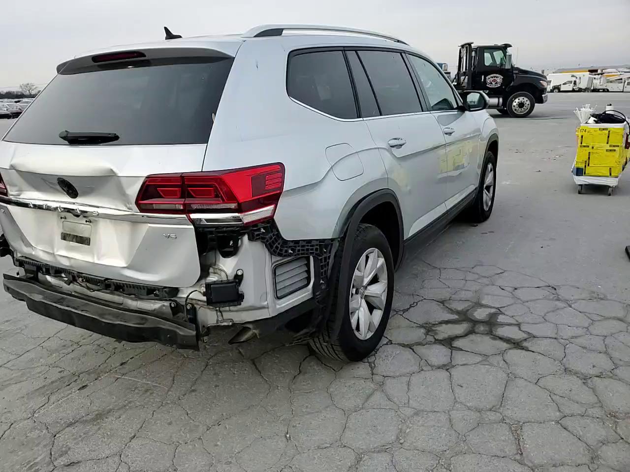 Фото: 1V2CR2CAXJC570329