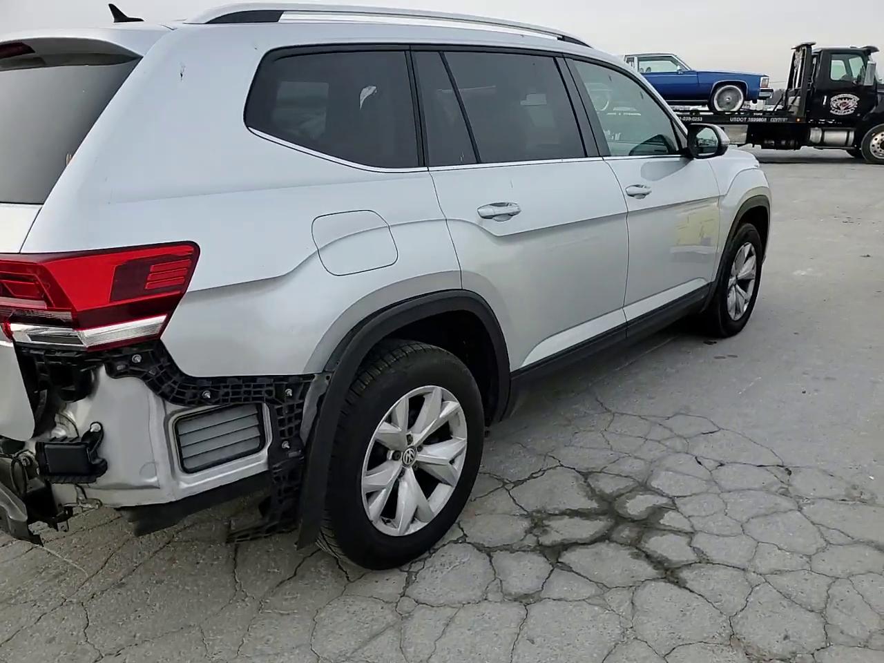 Фото: 1V2CR2CAXJC570329