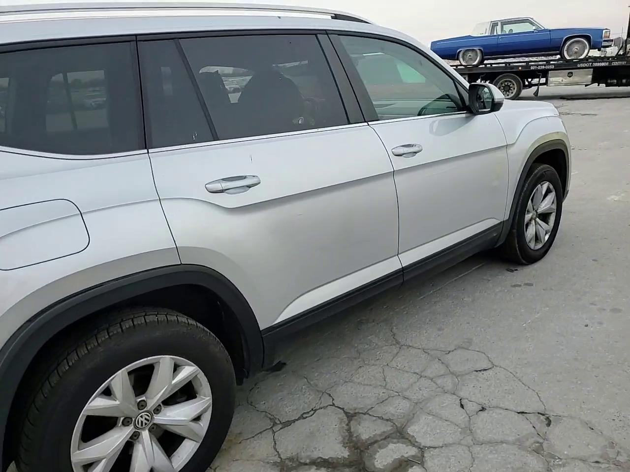 Фото: 1V2CR2CAXJC570329