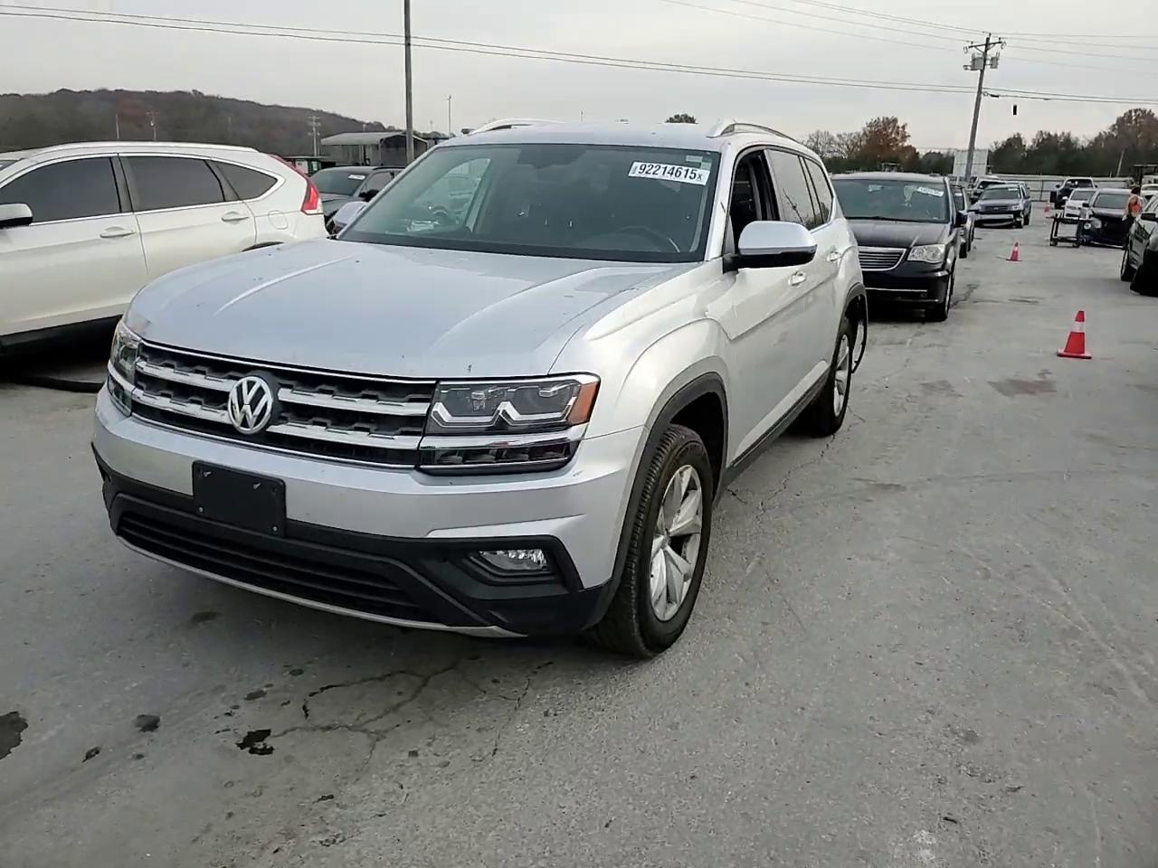 Фото: 1V2CR2CAXJC570329