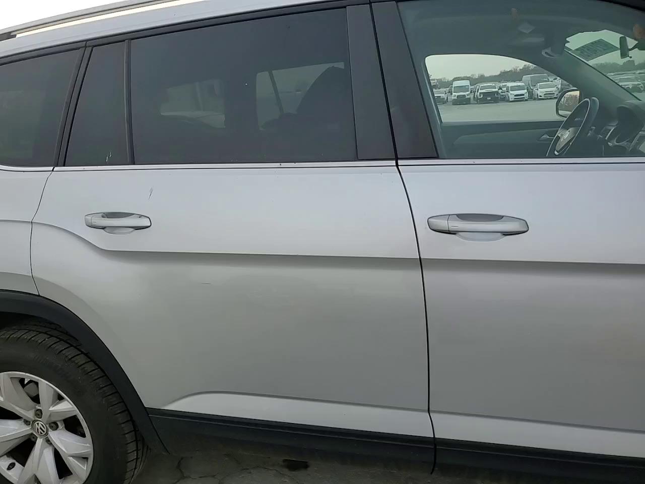 Фото: 1V2CR2CAXJC570329