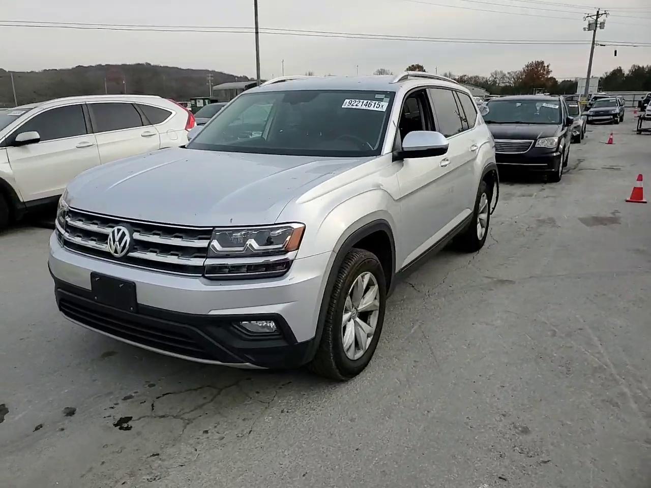 Фото: 1V2CR2CAXJC570329