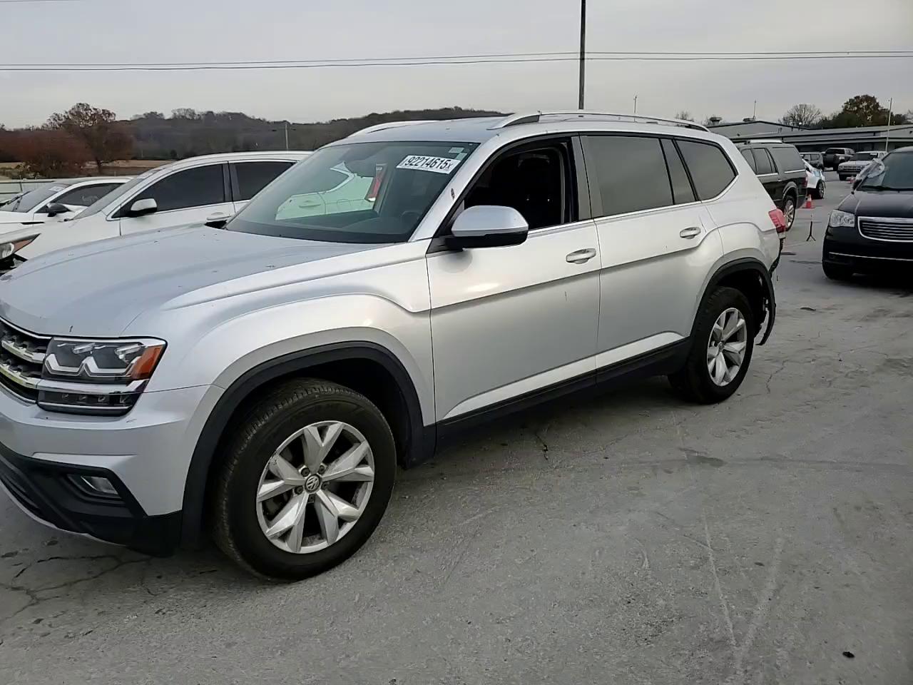 Фото: 1V2CR2CAXJC570329