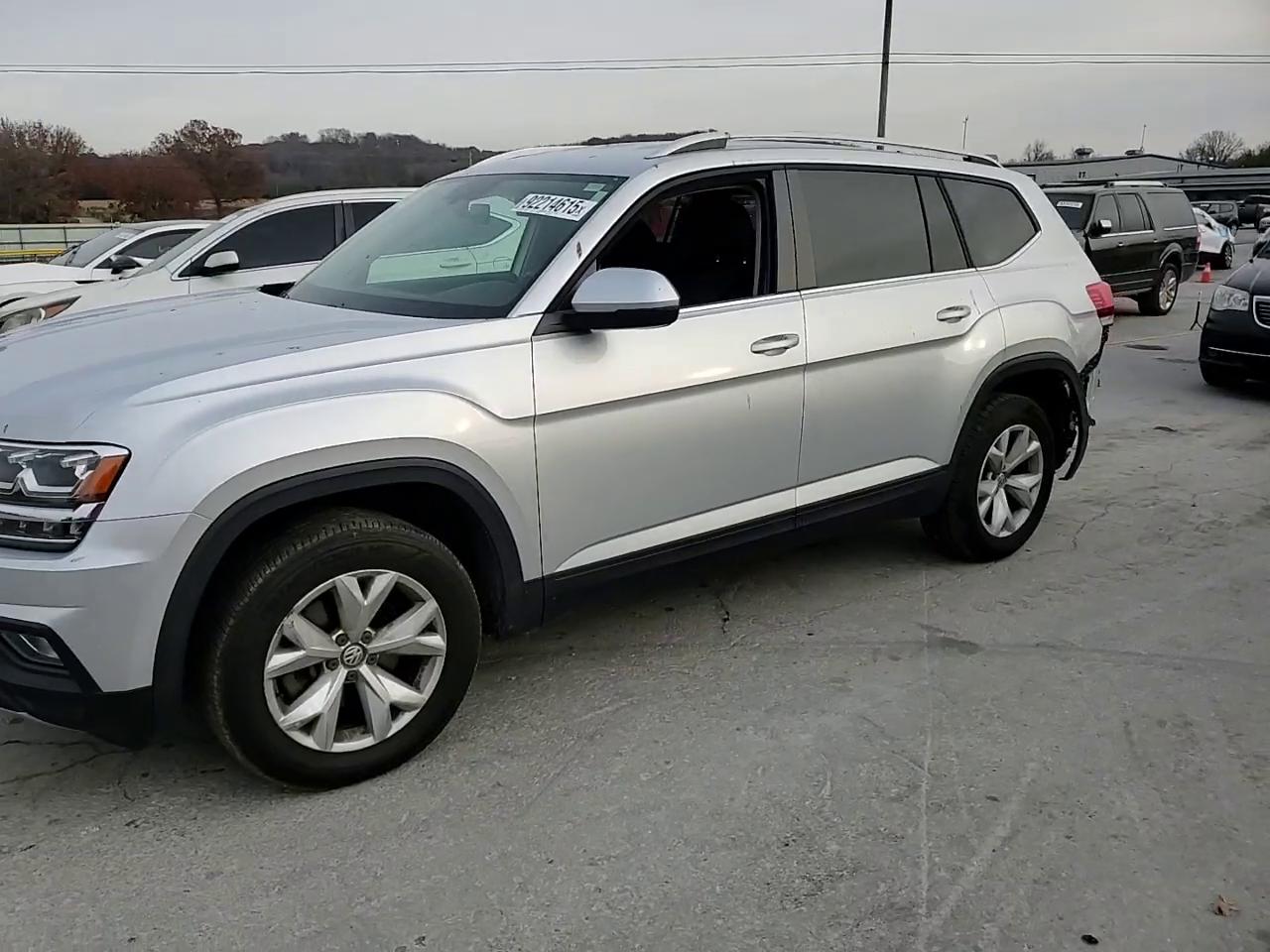 Фото: 1V2CR2CAXJC570329