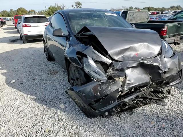 2024 Tesla Model Y VIN: 7SAYGAEE0RF098408 Lot: 94413735