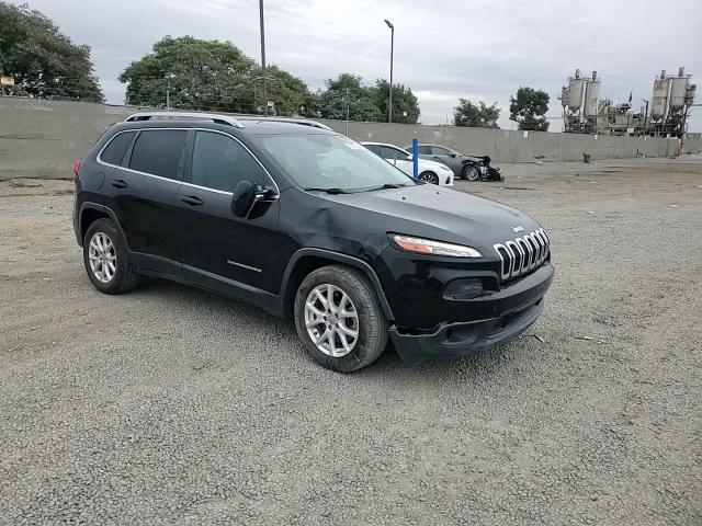 2018 Jeep Cherokee Latitude VIN: 1C4PJLCB4JD518004 Lot: 92733405