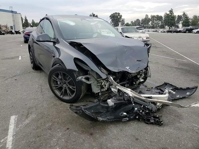 2024 Tesla Model Y VIN: 7SAYGDED0RF186481 Lot: 85571215