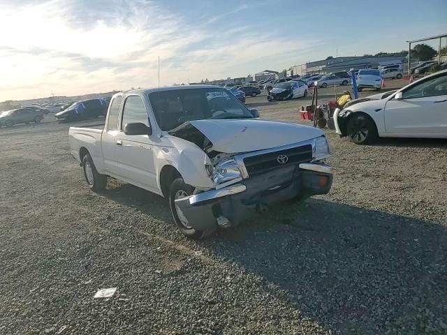 2000 Toyota Tacoma Xtracab VIN: 5TEVL52N3YZ702179 Lot: 94644825