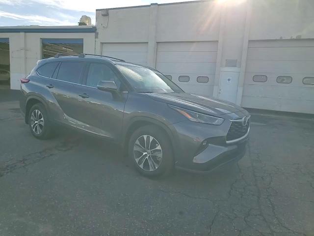 2022 Toyota Highlander Xle VIN: 5TDHZRBH9NS245710 Lot: 93304075