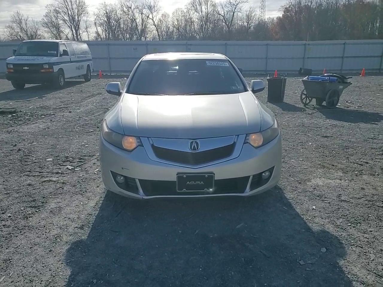 Фото: JH4CU2F62AC019530