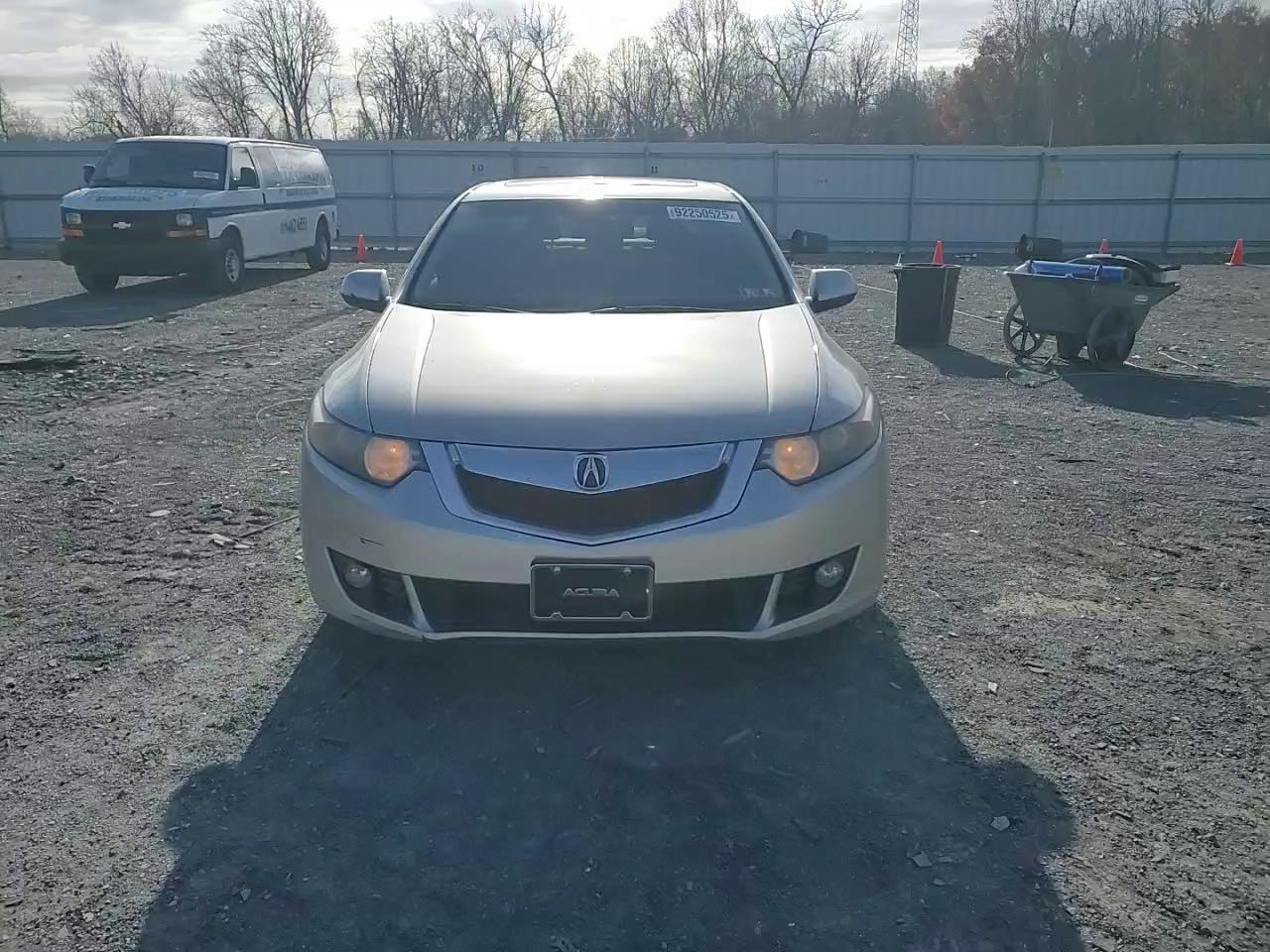 Фото: JH4CU2F62AC019530