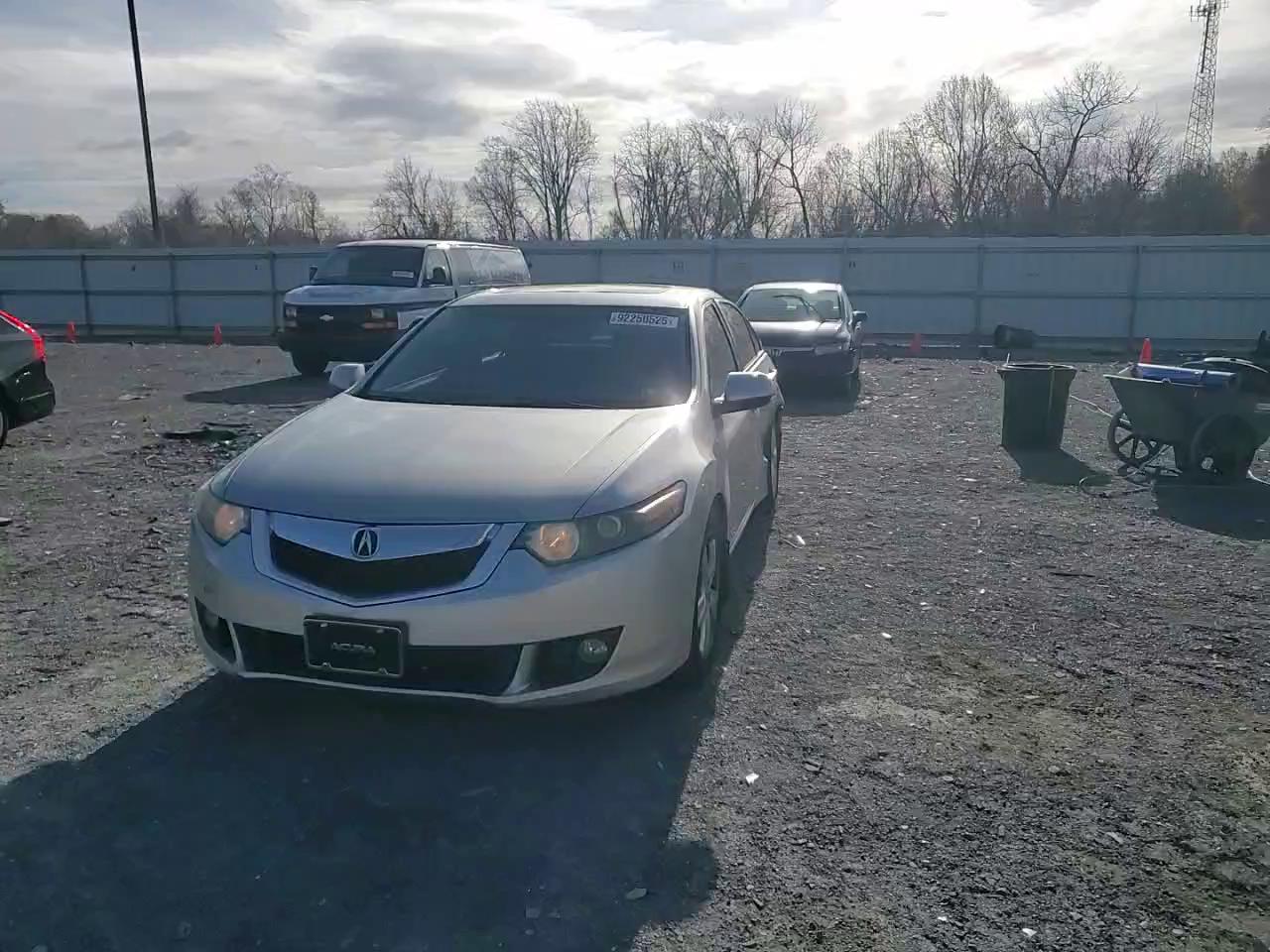 Фото: JH4CU2F62AC019530