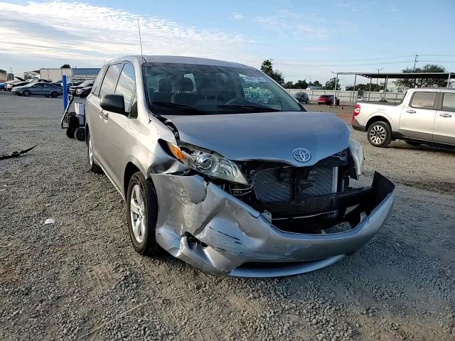2011 Toyota Sienna VIN: 5TDZK3DC9BS040018 Lot: 92837365