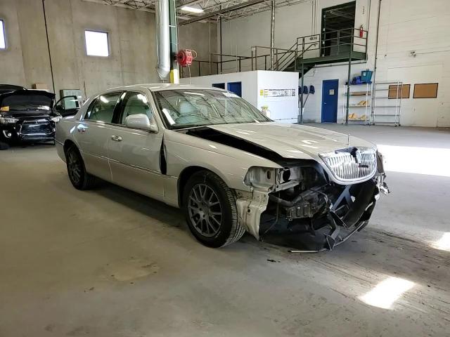 2004 Lincoln Town Car Ultimate VIN: 1LNHM83W74Y639579 Lot: 92452075