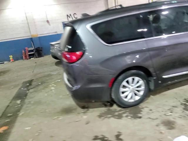 2017 Chrysler Pacifica Touring L VIN: 2C4RC1BG6HR569306 Lot: 92213415