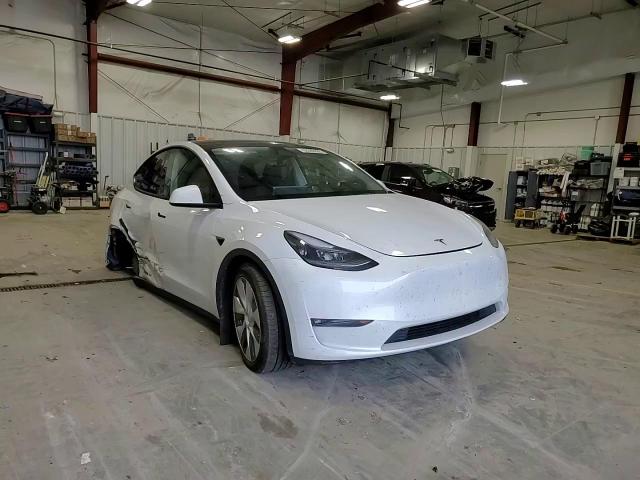 2023 Tesla Model Y VIN: 7SAYGAEE7PF915256 Lot: 92090935