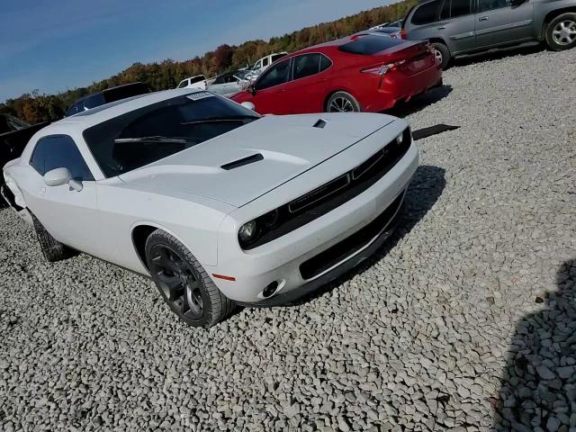 2018 Dodge Challenger Sxt VIN: 2C3CDZAG7JH258230 Lot: 92226795