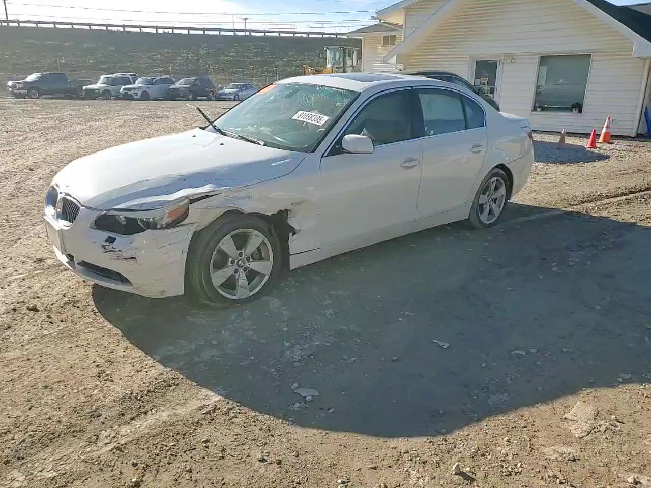 Фото: WBANF735X7CU26367