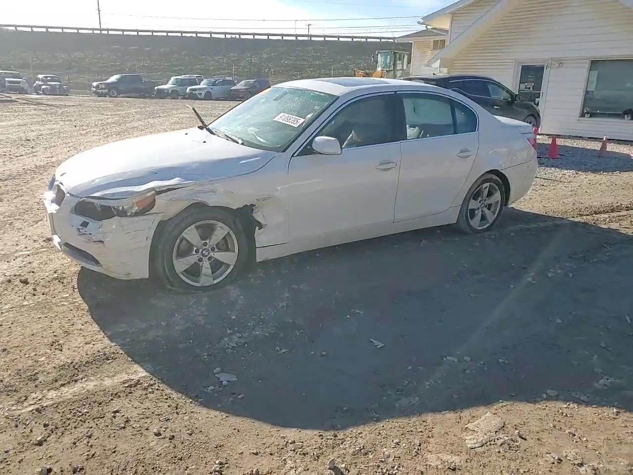 Фото: WBANF735X7CU26367