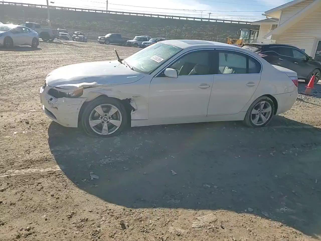 Фото: WBANF735X7CU26367