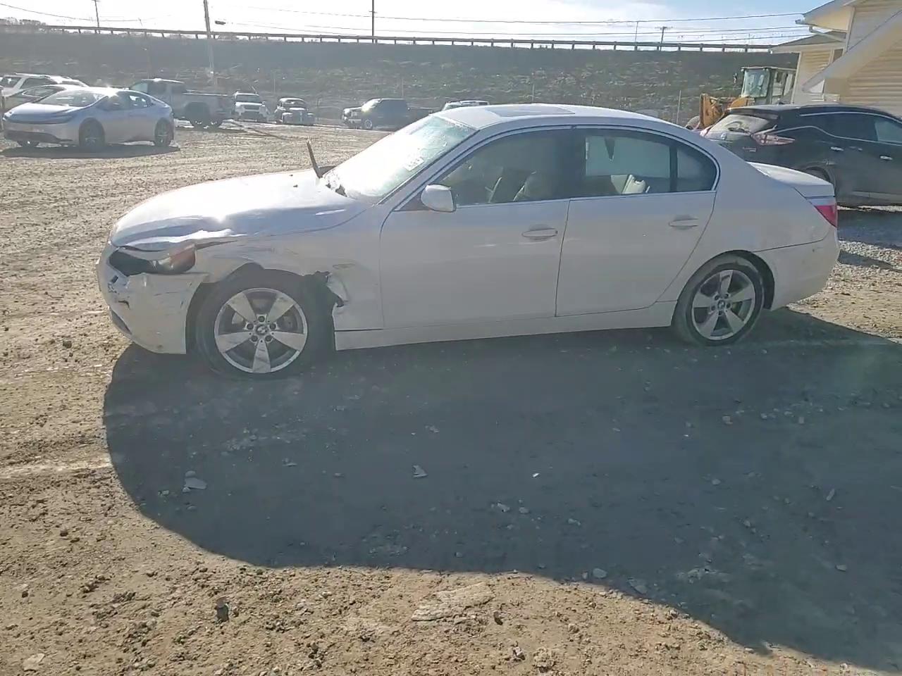 Фото: WBANF735X7CU26367