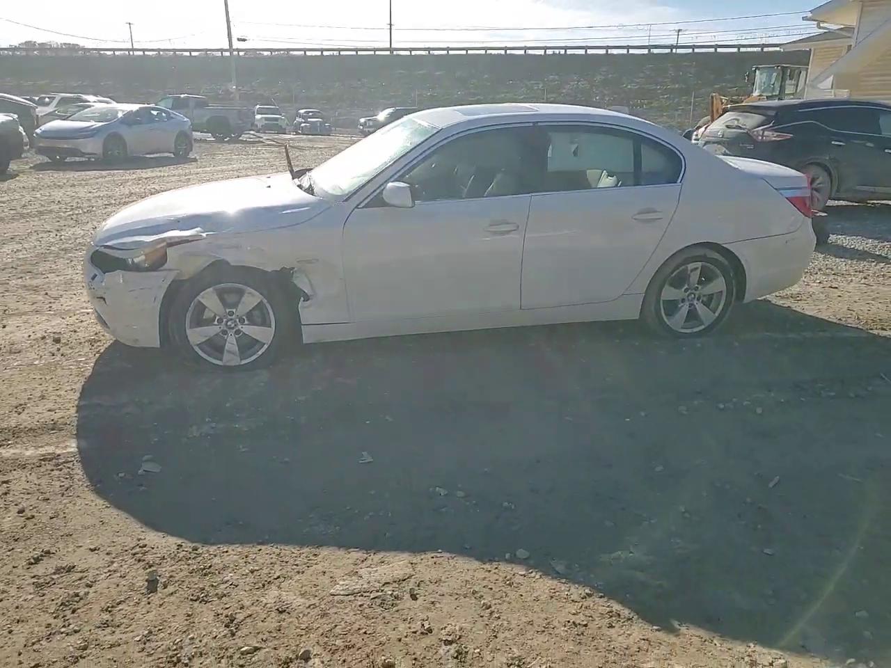 Фото: WBANF735X7CU26367