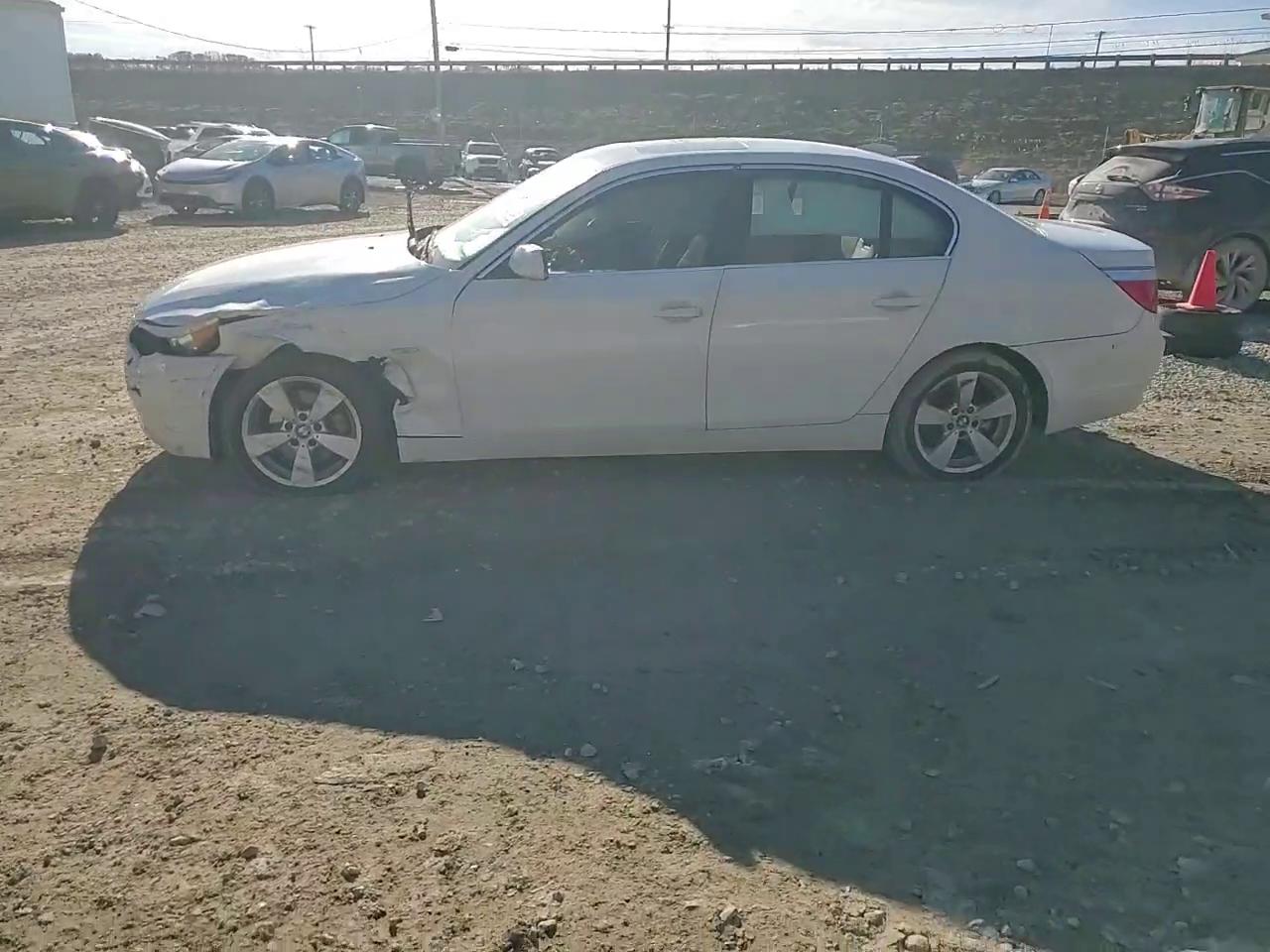 Фото: WBANF735X7CU26367