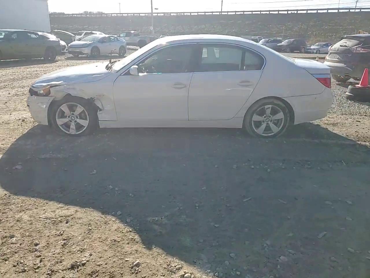 Фото: WBANF735X7CU26367