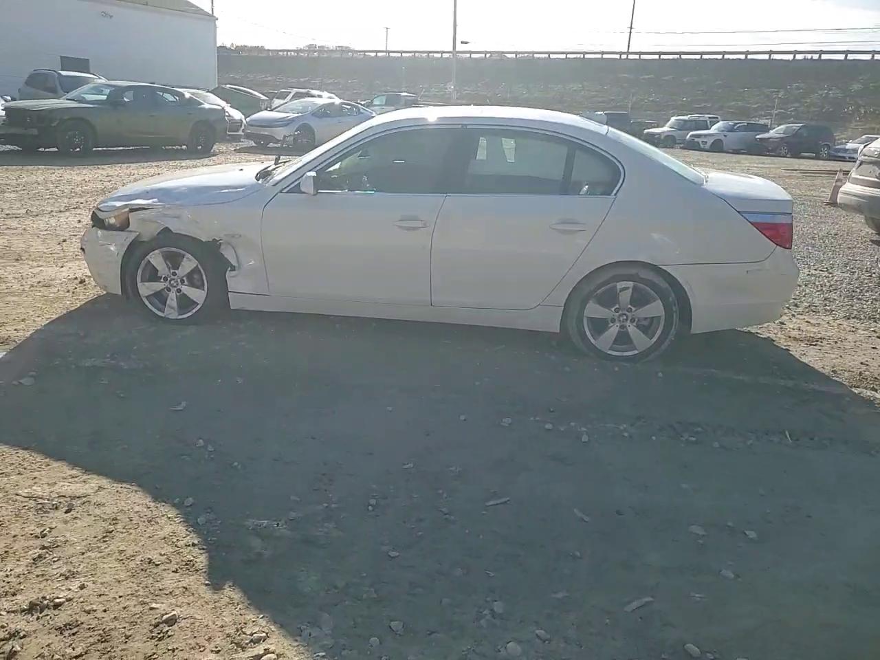 Фото: WBANF735X7CU26367