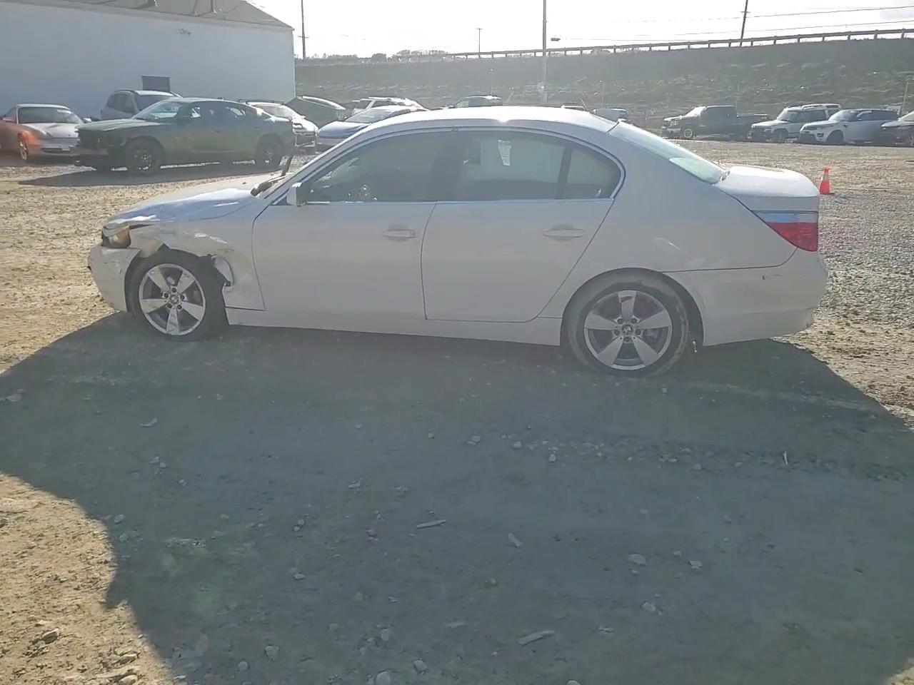 Фото: WBANF735X7CU26367