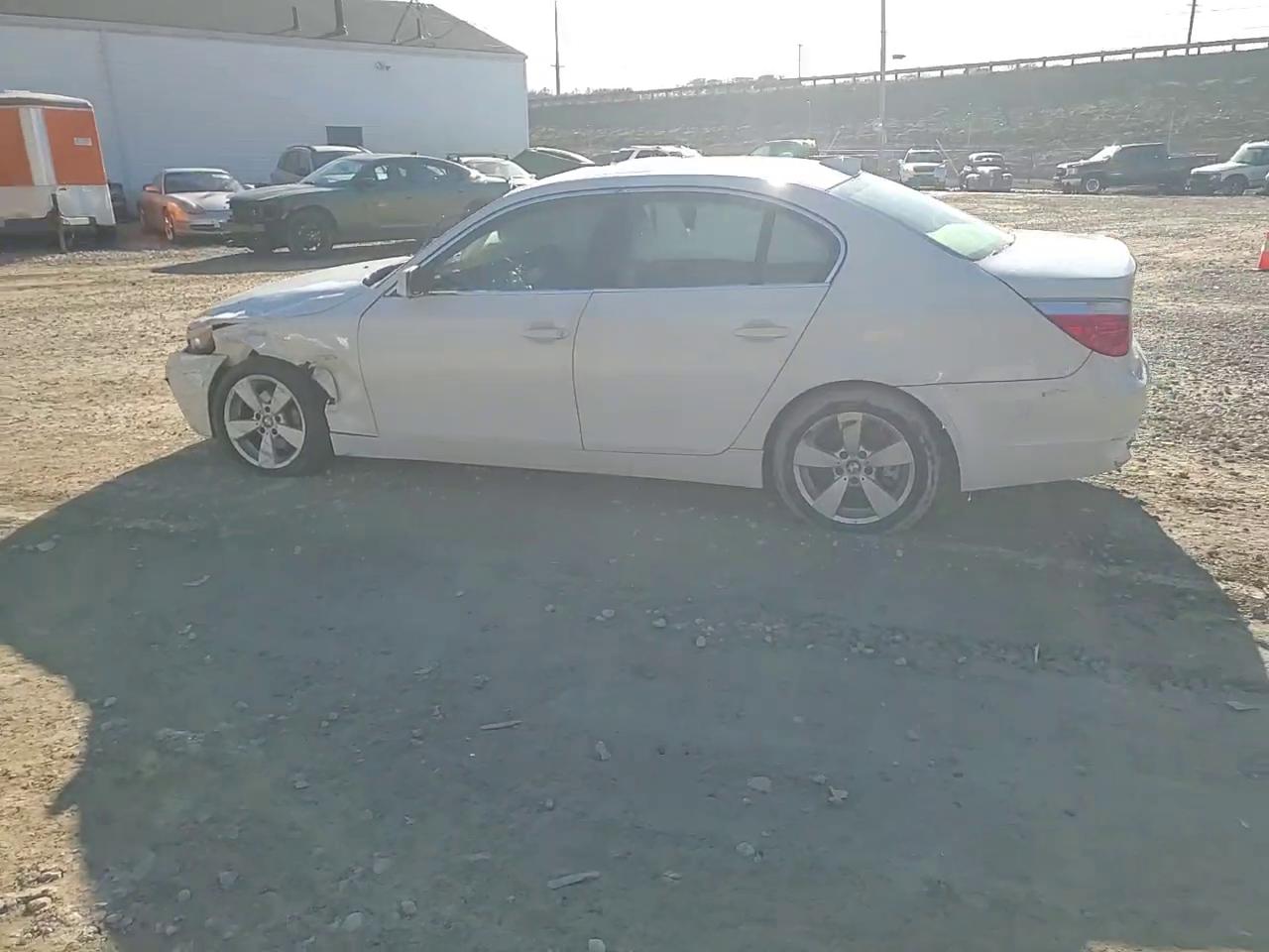 Фото: WBANF735X7CU26367